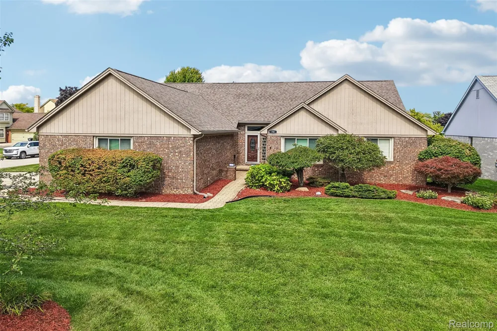 1781 S Shore Drive Rochester Hills City, MI 48307