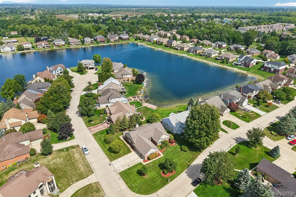 1781 S Shore Drive Rochester Hills City, MI 48307