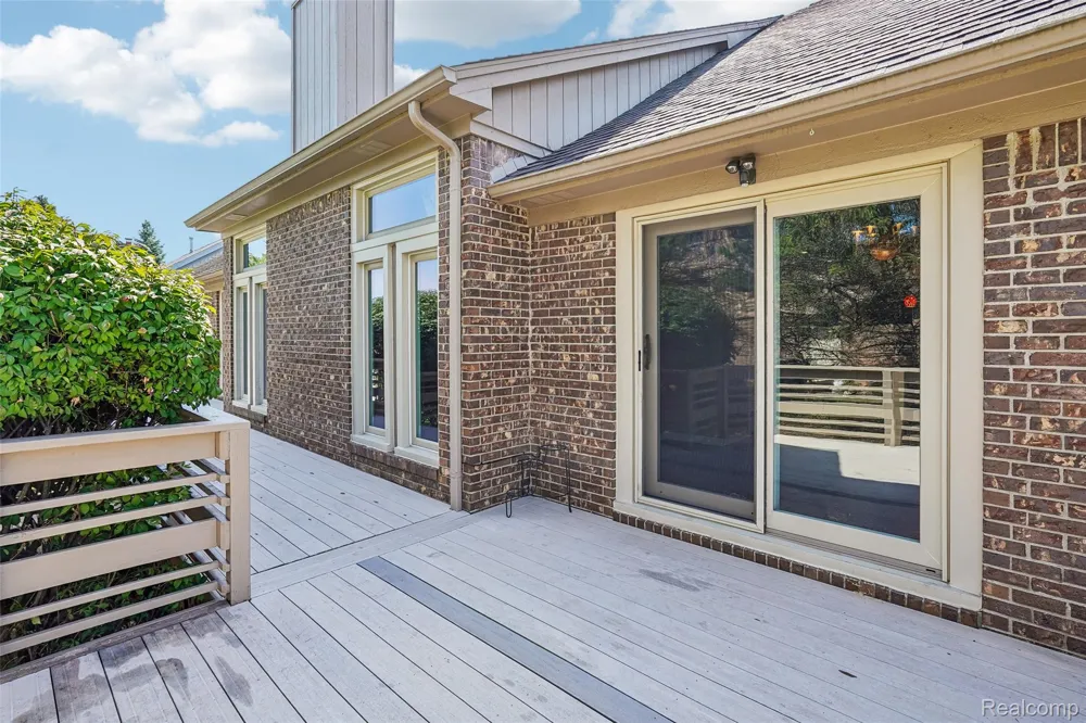 1781 S Shore Drive Rochester Hills City, MI 48307