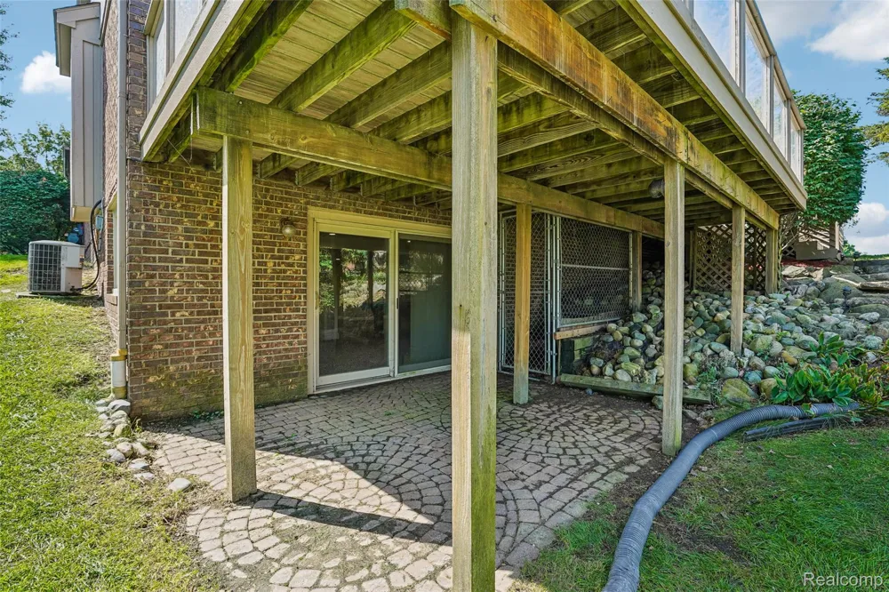 1781 S Shore Drive Rochester Hills City, MI 48307