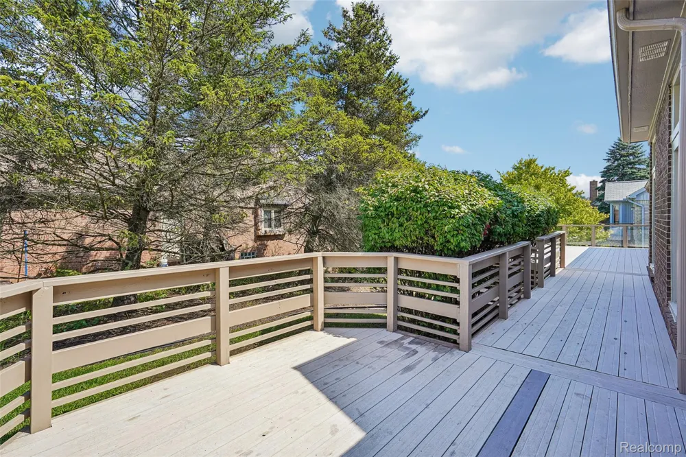 1781 S Shore Drive Rochester Hills City, MI 48307
