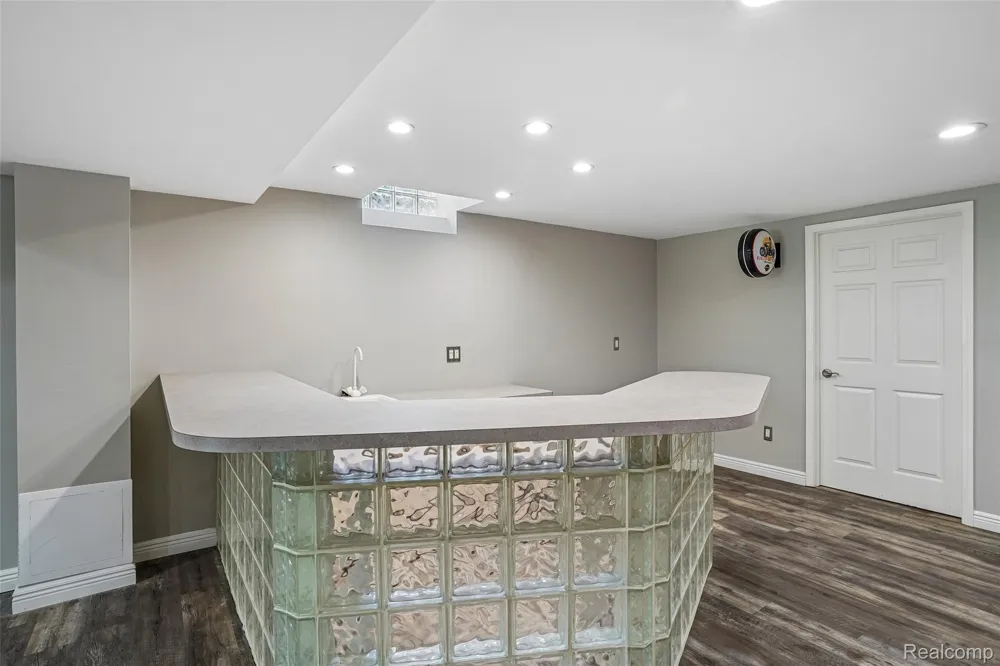 1781 S Shore Drive Rochester Hills City, MI 48307