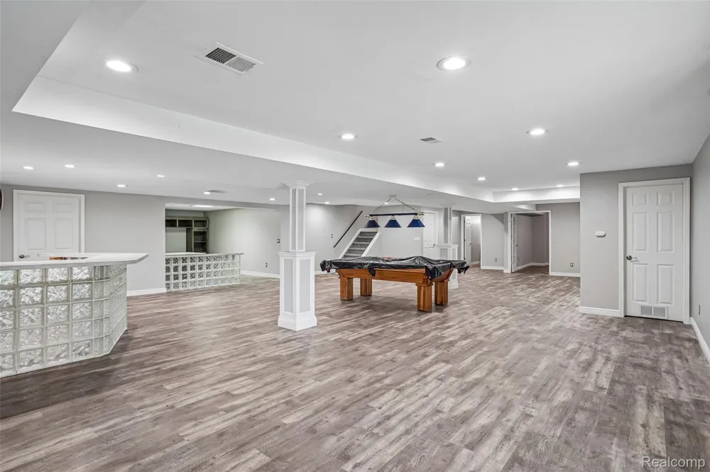 1781 S Shore Drive Rochester Hills City, MI 48307