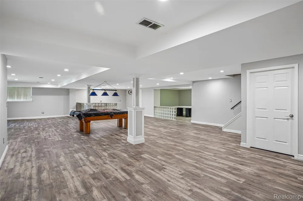 1781 S Shore Drive Rochester Hills City, MI 48307