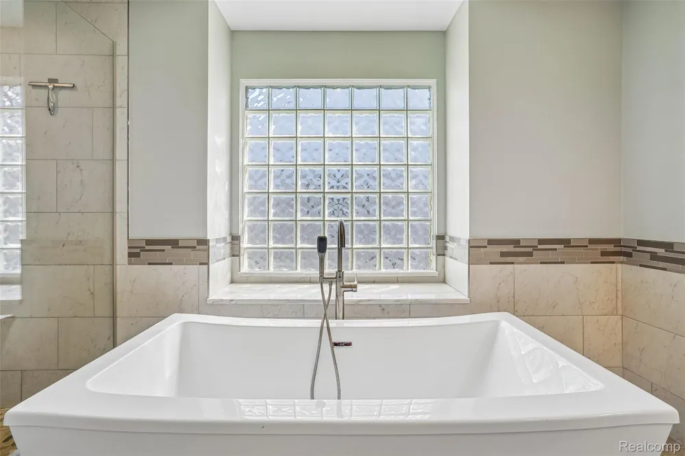 1781 S Shore Drive Rochester Hills City, MI 48307