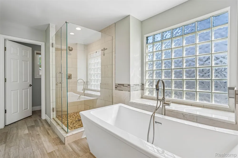 1781 S Shore Drive Rochester Hills City, MI 48307