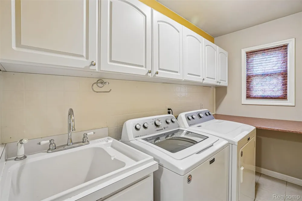 1781 S Shore Drive Rochester Hills City, MI 48307