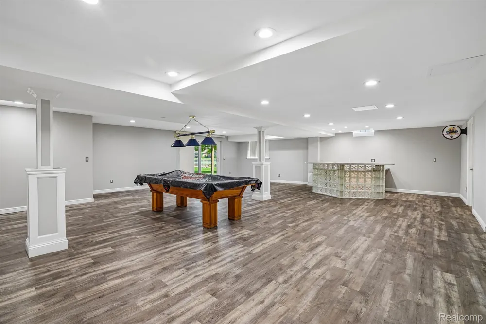 1781 S Shore Drive Rochester Hills City, MI 48307