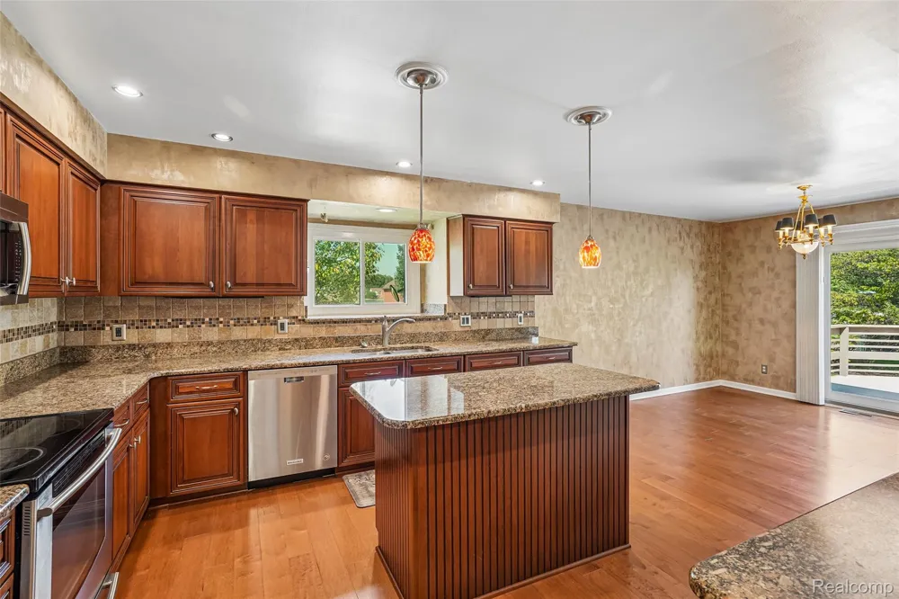 1781 S Shore Drive Rochester Hills City, MI 48307