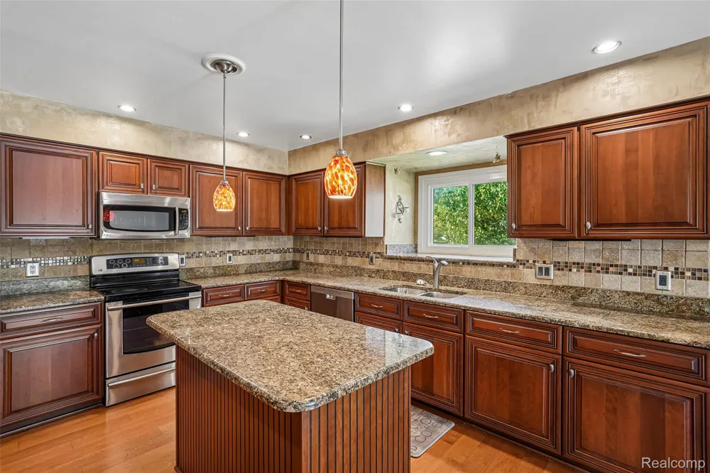 1781 S Shore Drive Rochester Hills City, MI 48307