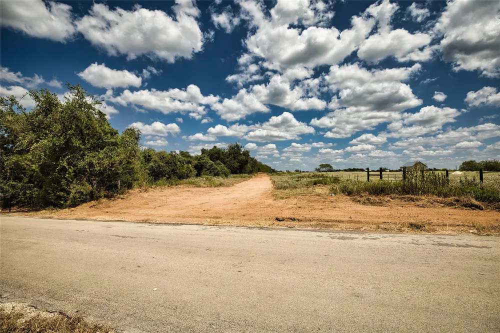 7780 Taylorsville Rd. Dale, TX 78666