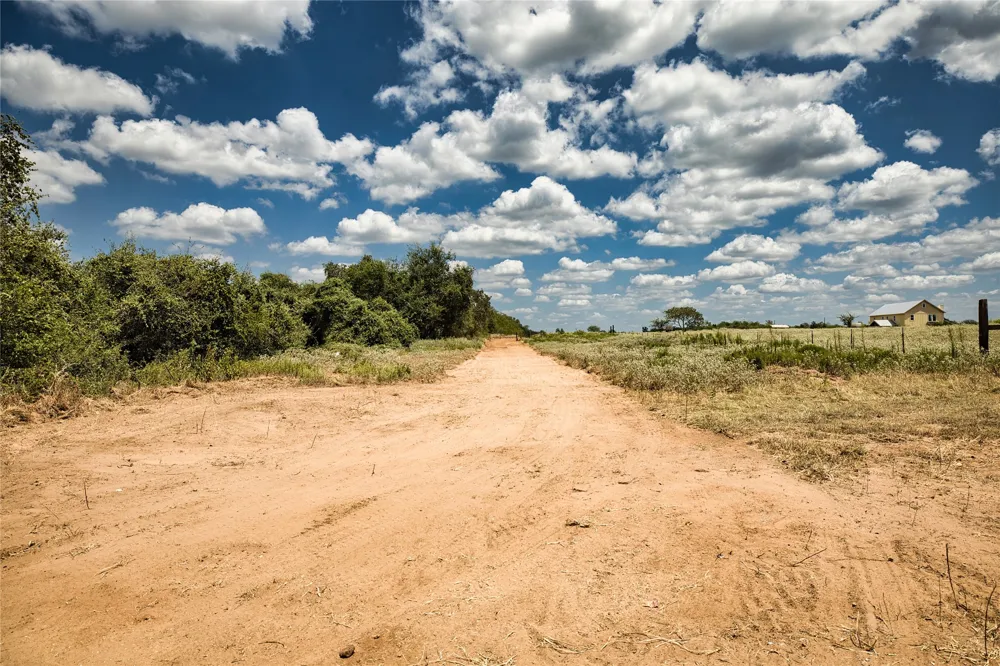 7780 Taylorsville Rd. Dale, TX 78666