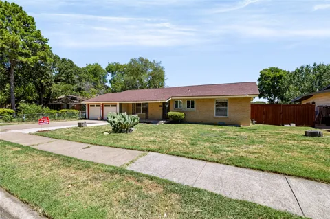 732 Hurstview Drive