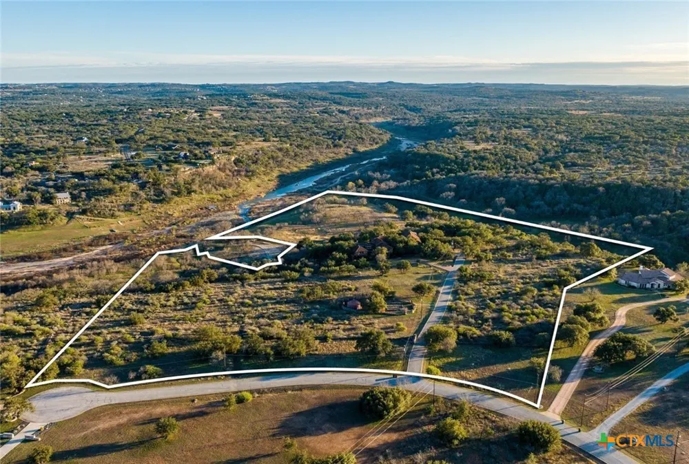 3220 Fall Creek Estates Drive Spicewood, TX 78669