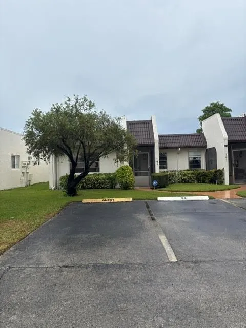 143 S LAKE SUSAN DRIVE S #143 West Palm Beach, FL 33411