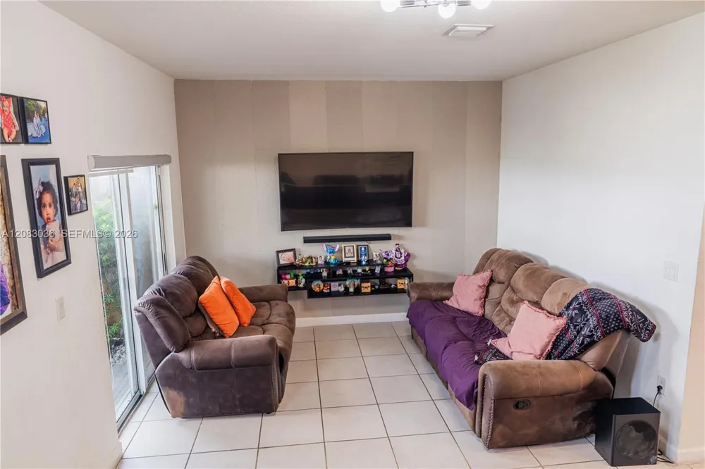 2641 SE 12th St Homestead, FL 33035