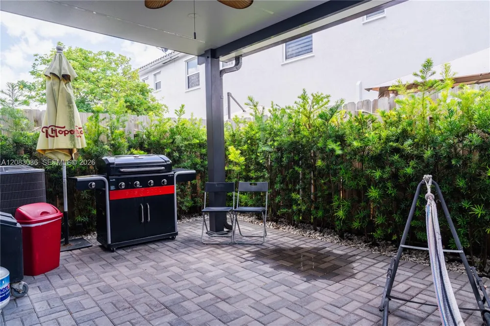 2641 SE 12th St Homestead, FL 33035