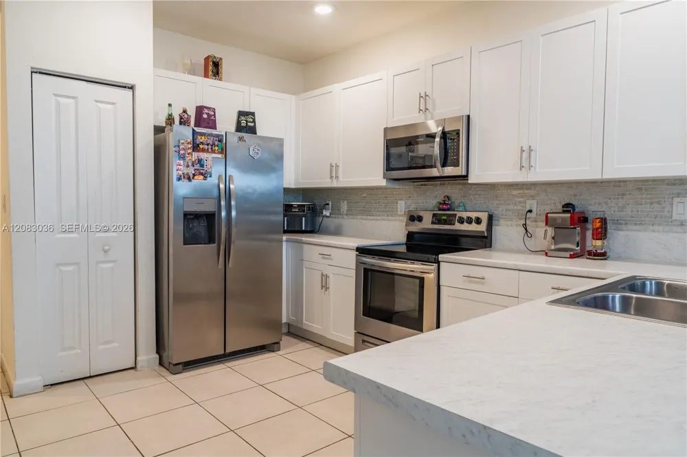 2641 SE 12th St Homestead, FL 33035