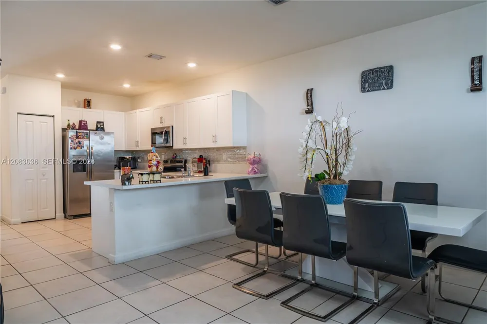 2641 SE 12th St Homestead, FL 33035