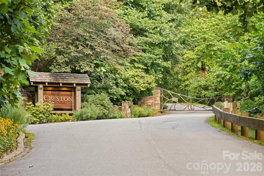 1915 Creston Drive Black Mountain, NC 28711