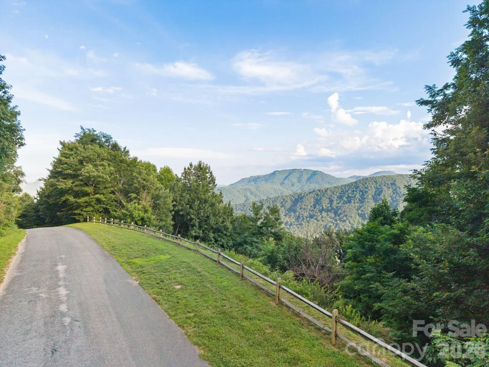 1915 Creston Drive Black Mountain, NC 28711