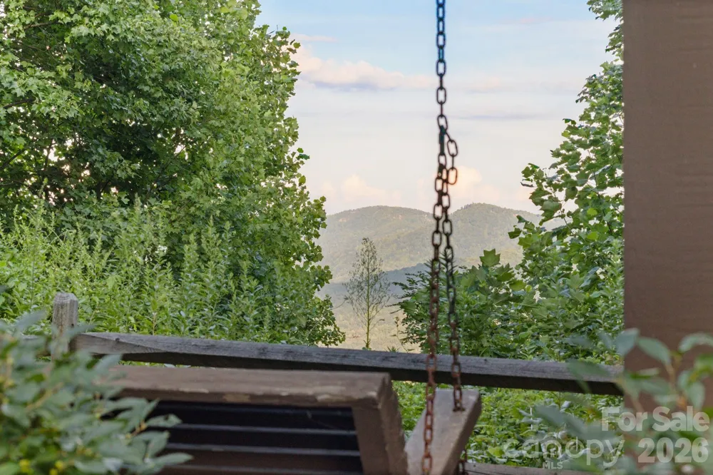 1915 Creston Drive Black Mountain, NC 28711