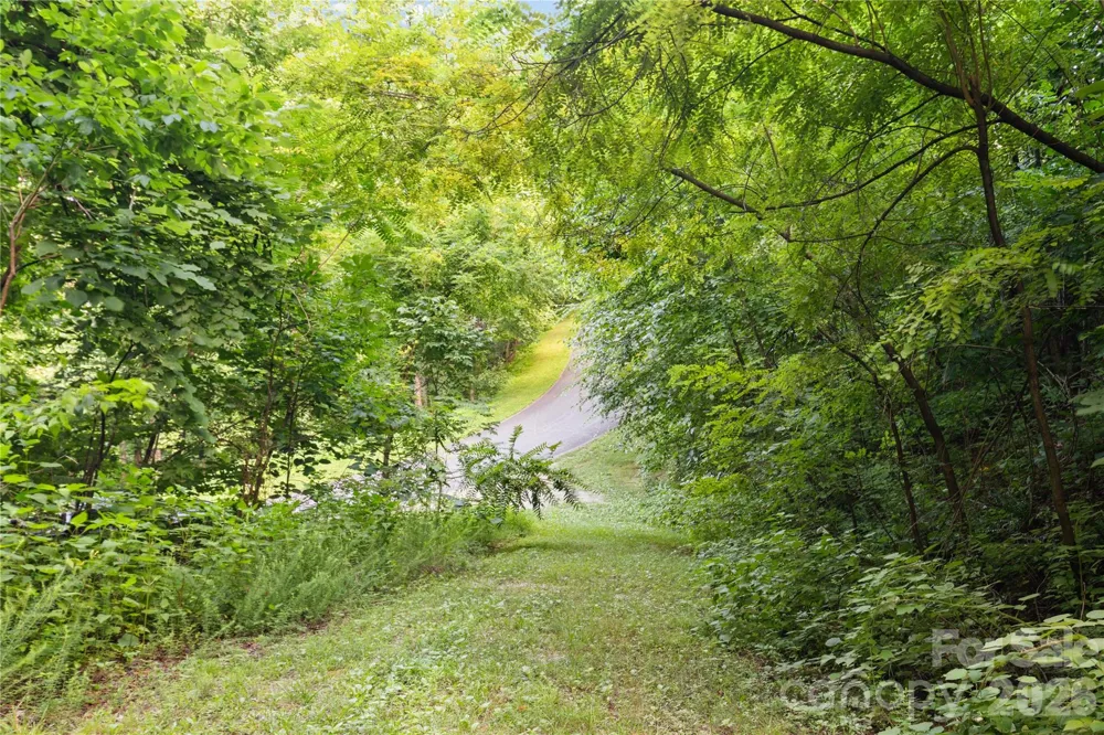 1915 Creston Drive Black Mountain, NC 28711