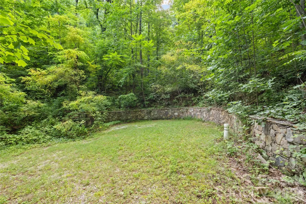 1915 Creston Drive Black Mountain, NC 28711