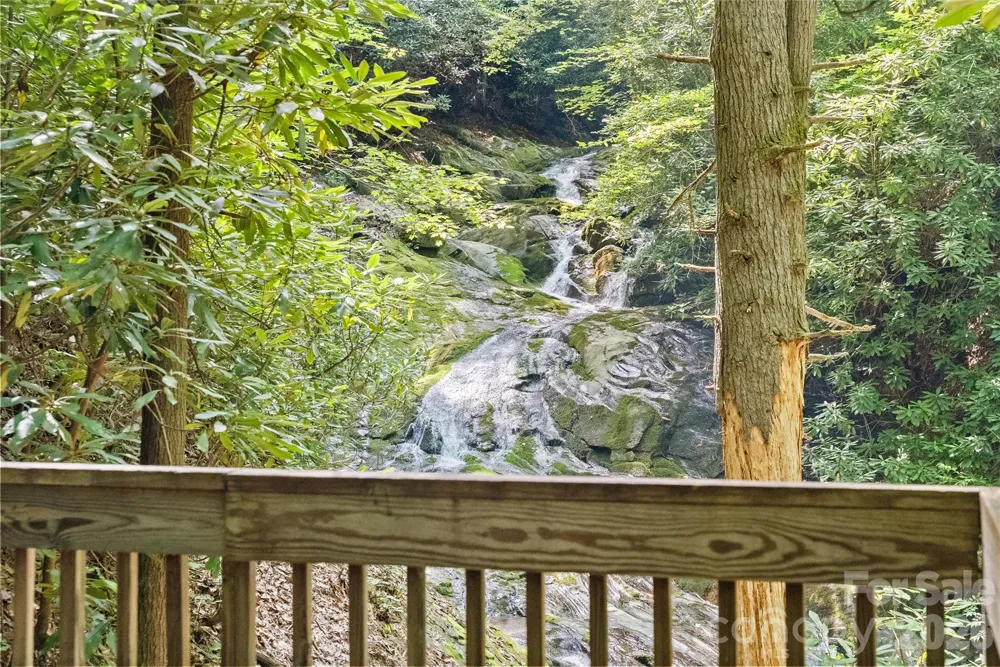 1915 Creston Drive Black Mountain, NC 28711