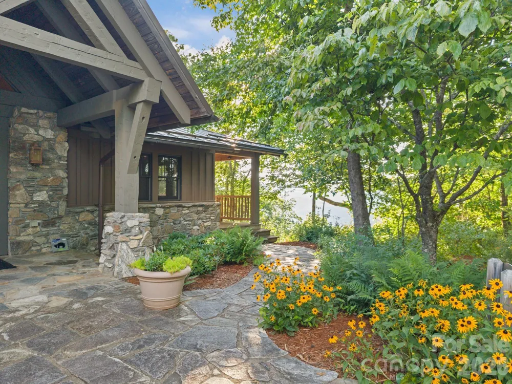 1915 Creston Drive Black Mountain, NC 28711