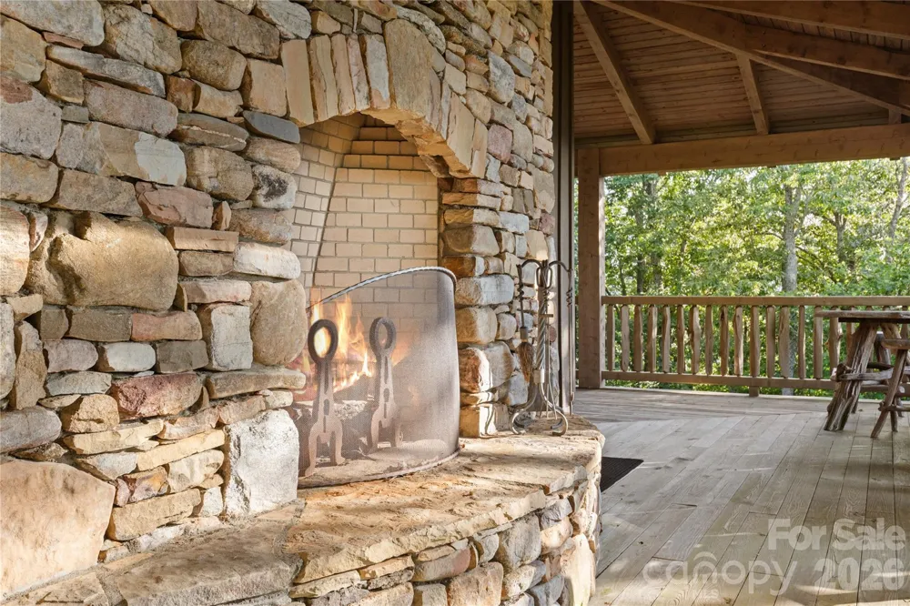 1915 Creston Drive Black Mountain, NC 28711