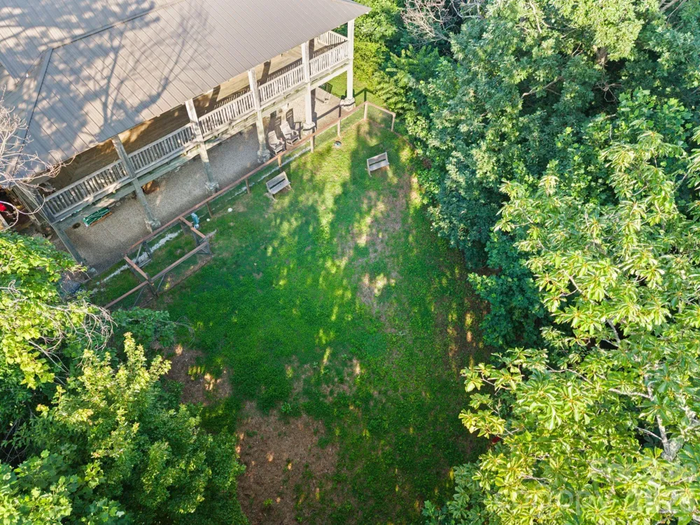 1915 Creston Drive Black Mountain, NC 28711