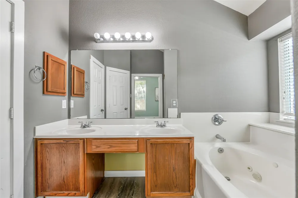 994 Jefferson Street Alvin, TX 77511
