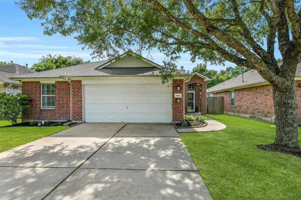 994 Jefferson Street Alvin, TX 77511