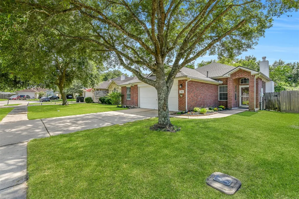 994 Jefferson Street Alvin, TX 77511