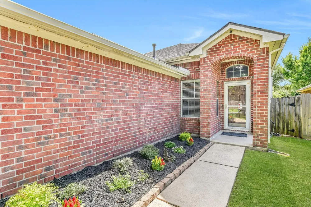 994 Jefferson Street Alvin, TX 77511