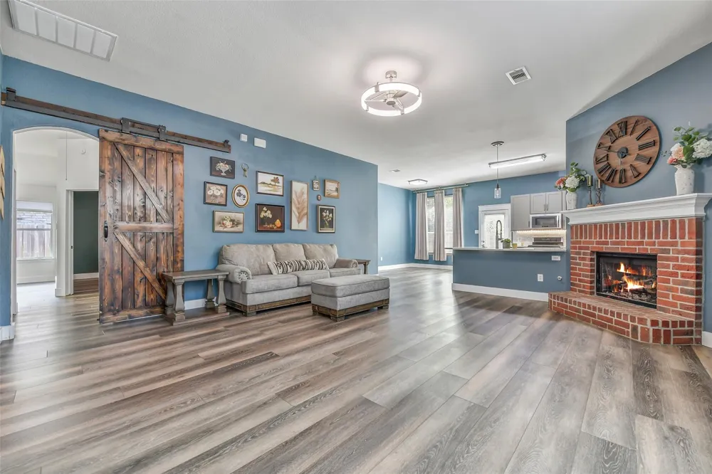 994 Jefferson Street Alvin, TX 77511