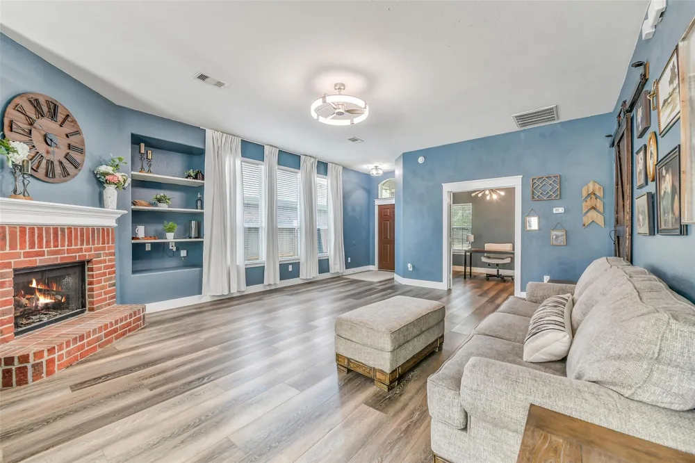 994 Jefferson Street Alvin, TX 77511