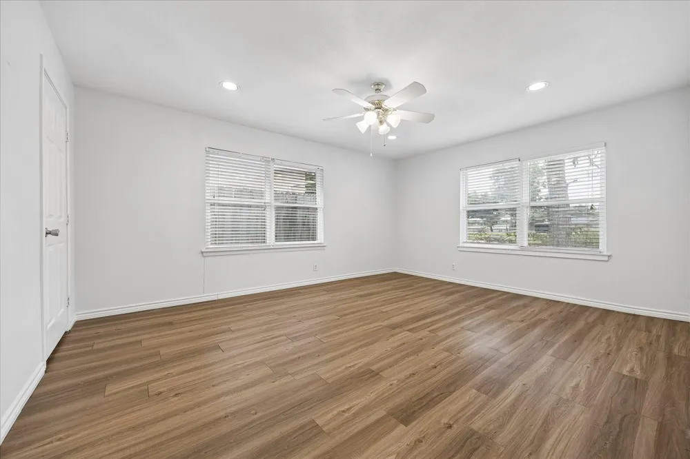 4702 Holly Street Bellaire, TX 77401
