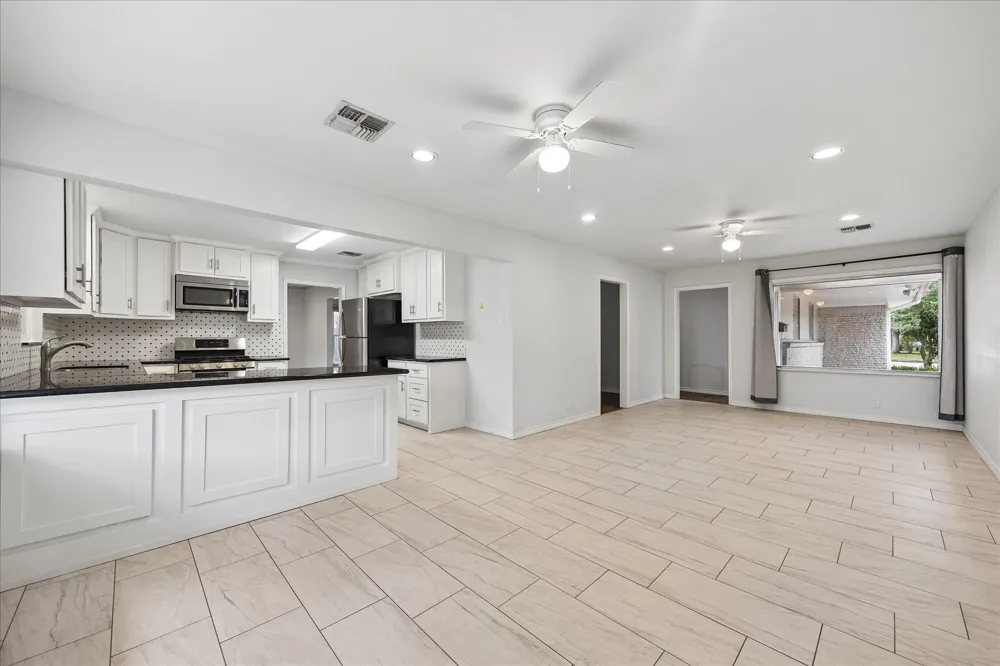 4702 Holly Street Bellaire, TX 77401