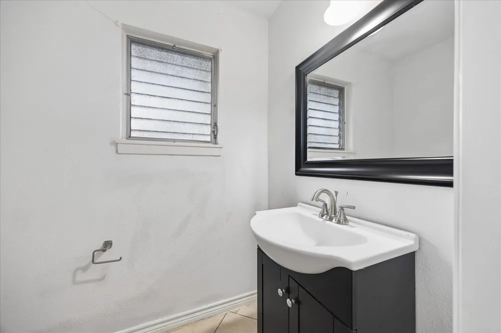 4702 Holly Street Bellaire, TX 77401