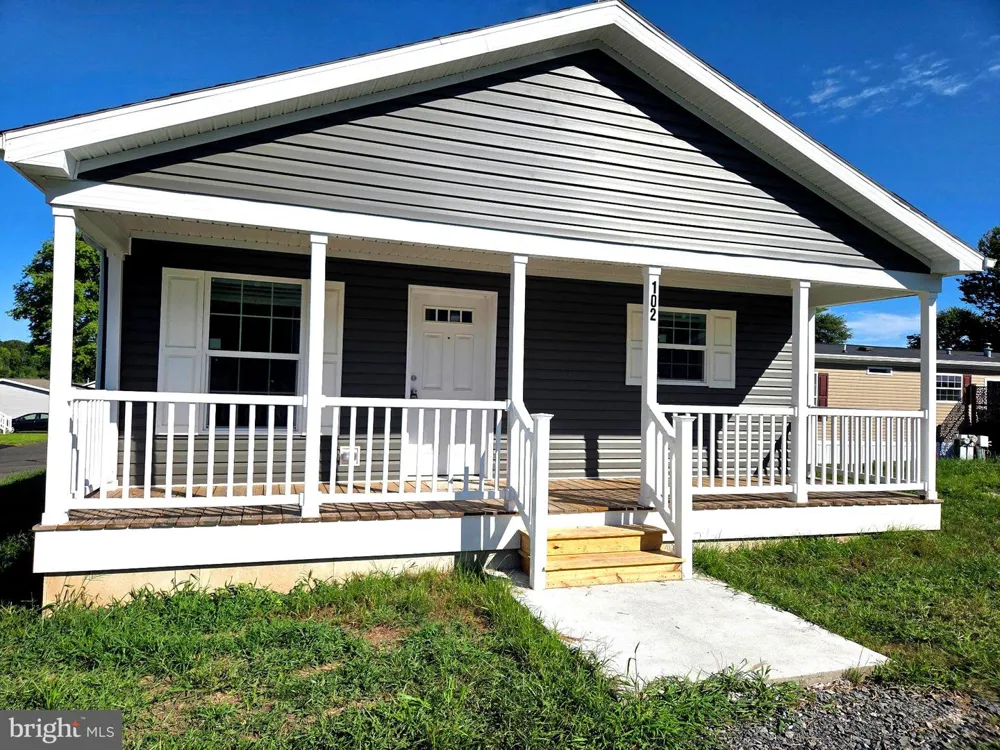 102 E CIRCLE DRIVE Doylestown, PA 18901
