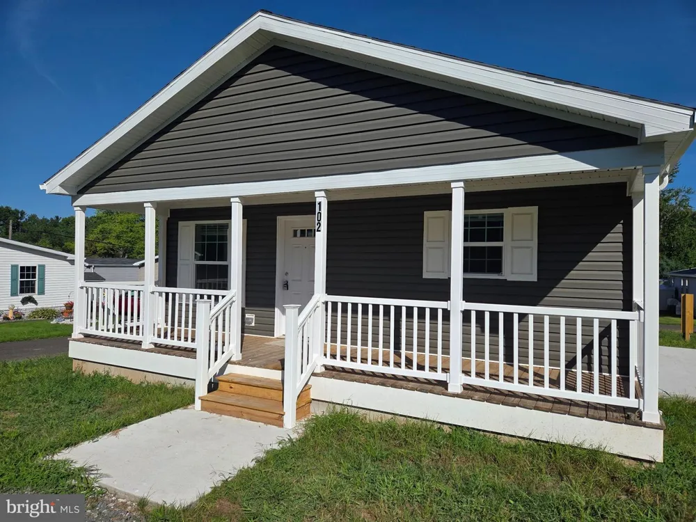 102 E CIRCLE DRIVE Doylestown, PA 18901