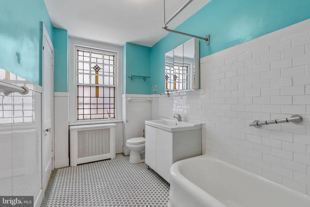 351 S 47TH STREET #B210 Philadelphia, PA 19143