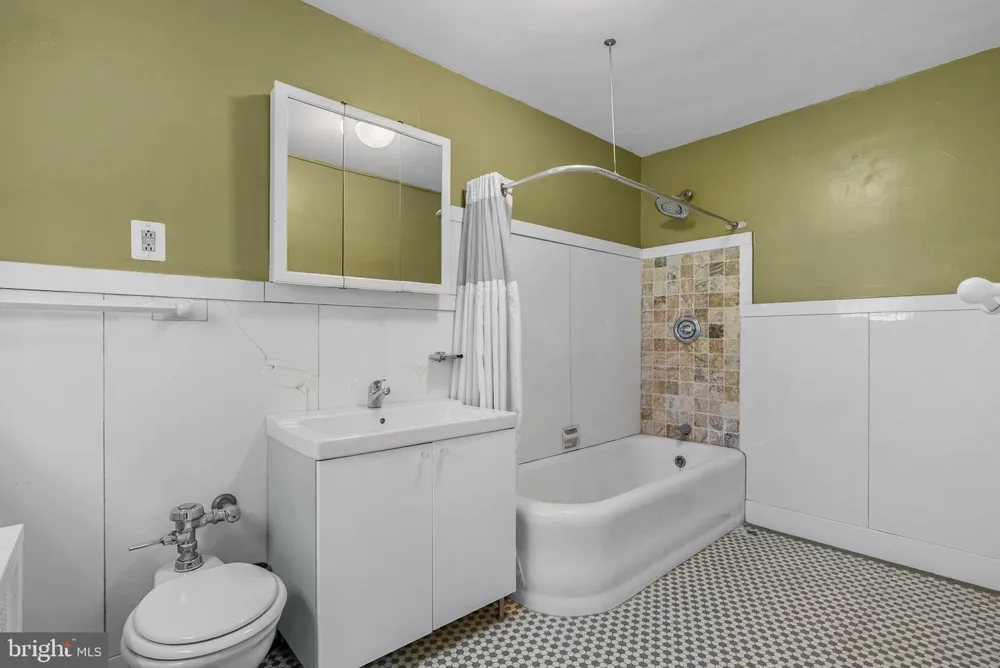 351 S 47TH STREET #B210 Philadelphia, PA 19143