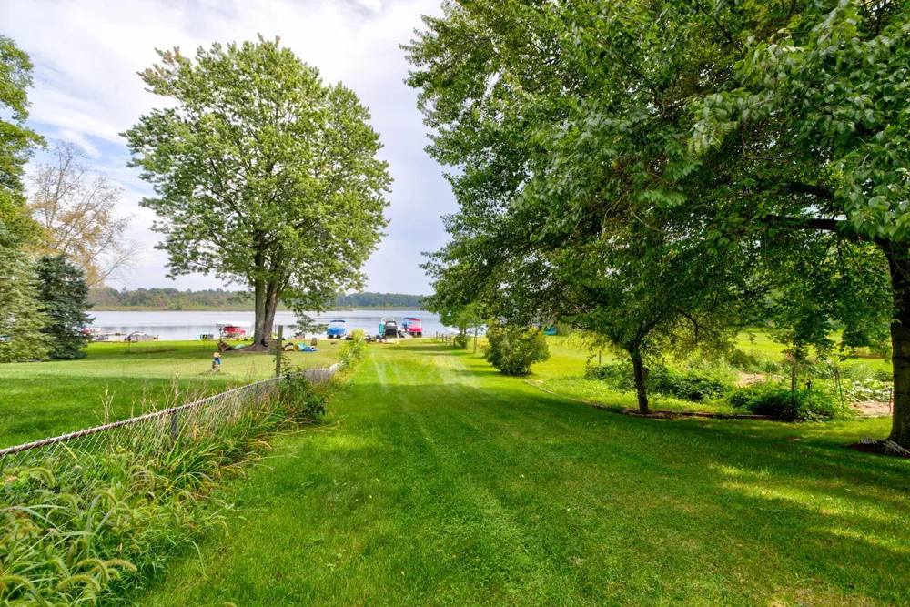 2523 Vanhorn Court Allegan, MI 49010