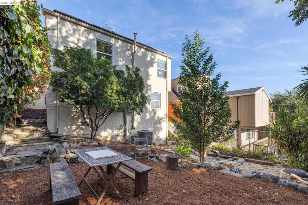 2925 El Monte Ave Oakland, CA 94605