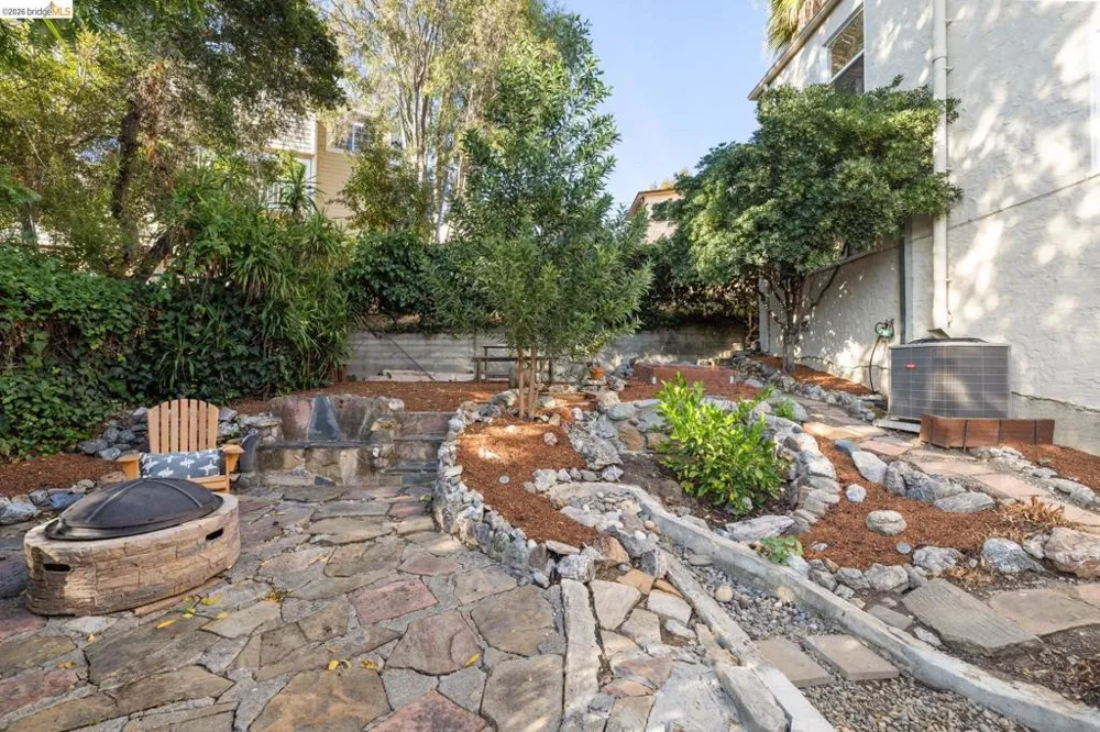 2925 El Monte Ave Oakland, CA 94605