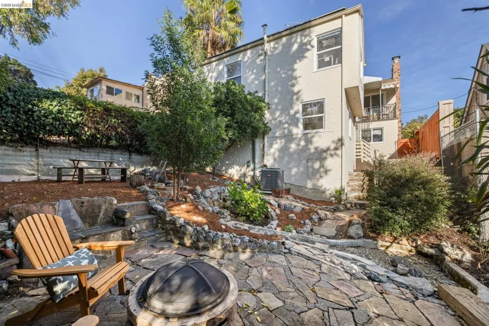 2925 El Monte Ave Oakland, CA 94605