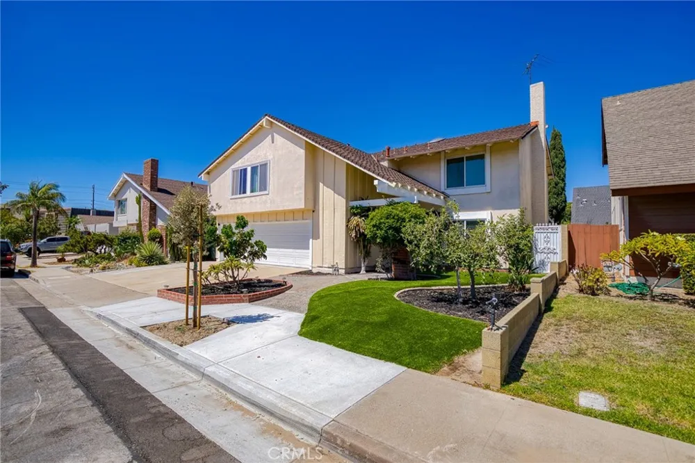 6053 Lawrence Cypress, CA 90630
